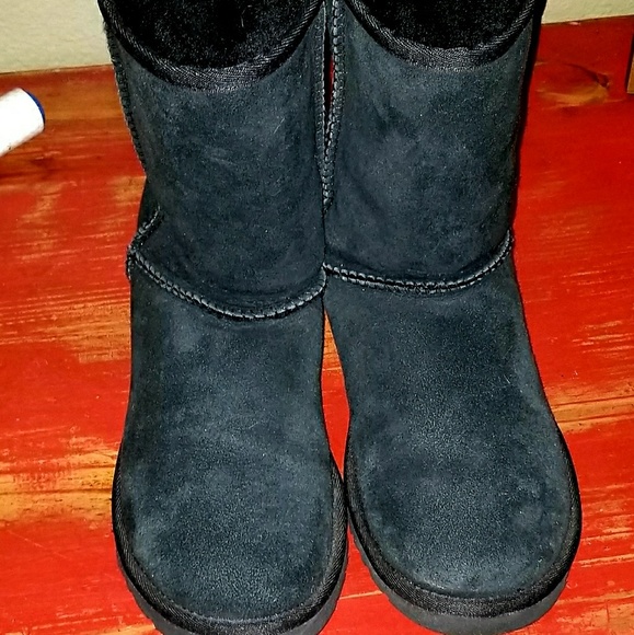 Uggs - Picture 1 of 4